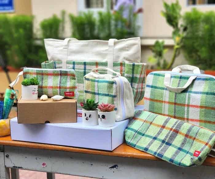 Top 10 Quà Doanh Nghiệp Bảo Vệ Môi Trường Năm 2024 3 Túi dệt nilon tái chế bền đẹp