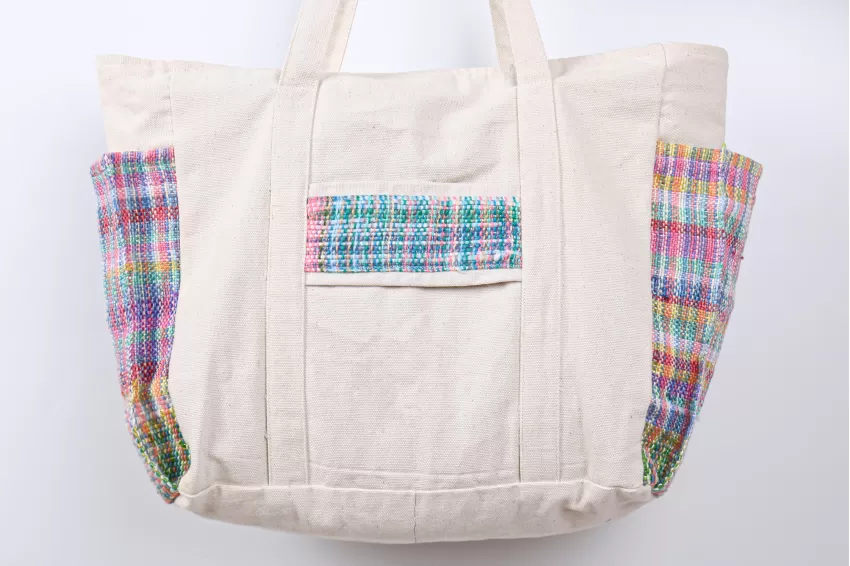 Túi tái chế từ nilon – món quà mang thông điệp xanh