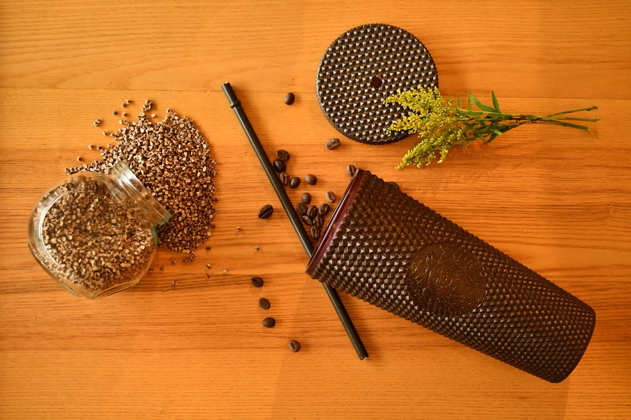 Ly sinh học làm từ bã cà phê của AirX Coffee